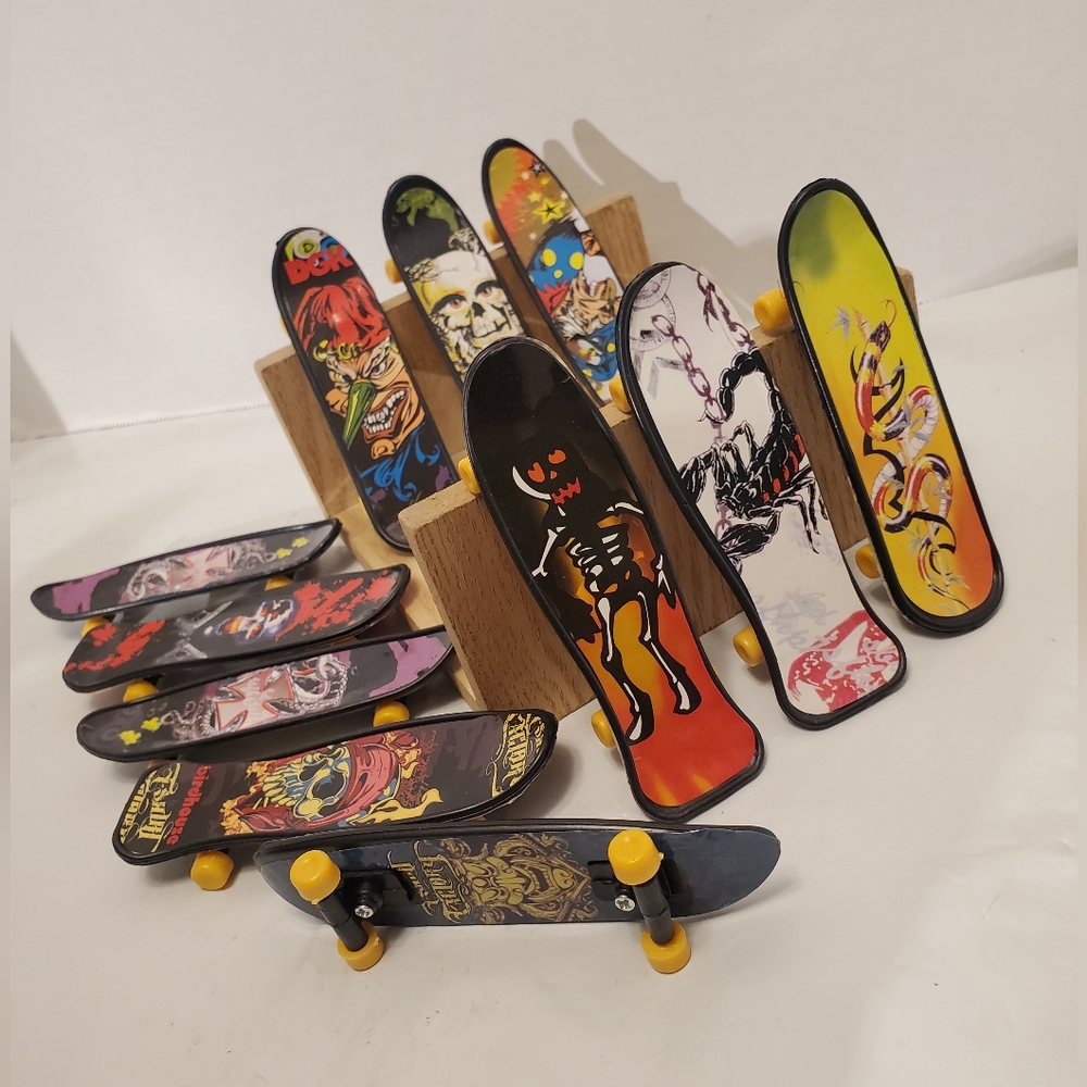 🆓️ #22 Mini Finger Skateboards (11-Pc)Set with Graphic Designs